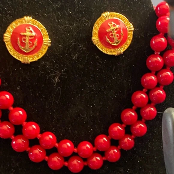 Vintage Carved Red & Glass Beaded Necklaces with gold accents earrings - Picture 8 of 12